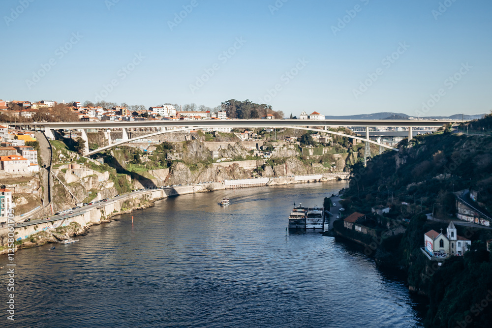 Naklejka premium Ponte Infante Dom Henrique, elevated road bridge with a contemporary slim profile, offering views across the Douro River