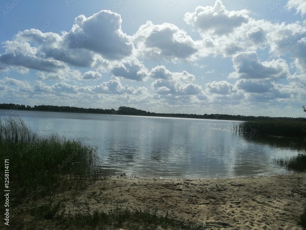 Obraz premium clouds over the lake