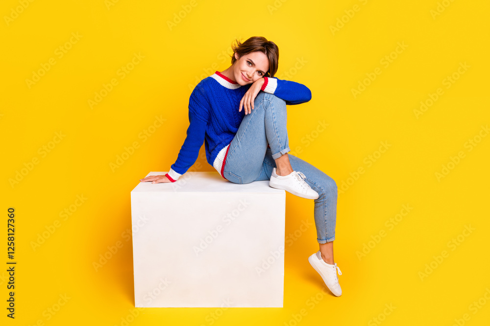 Φωτογραφία Full length photo of lovely sweet lady dressed knitted sweater sitting cube smil