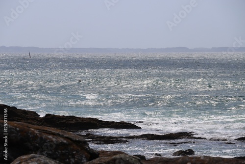 Obraz na płótnie waves crashing on rocks w salonie