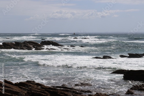 Obraz na płótnie waves crashing on rocks in Quiberon, Brittany, France w salonie