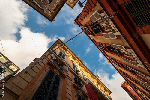 Colorful Genoa, both in the facades facing the old port and in the historical Rolli palaces of Strada Nuova in the alleys of the center.