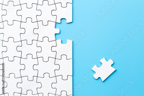 青背景に無地のジグソーパズル