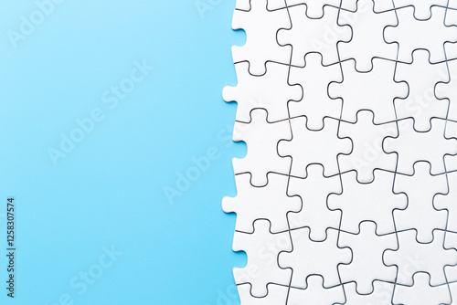 青背景に無地のジグソーパズル