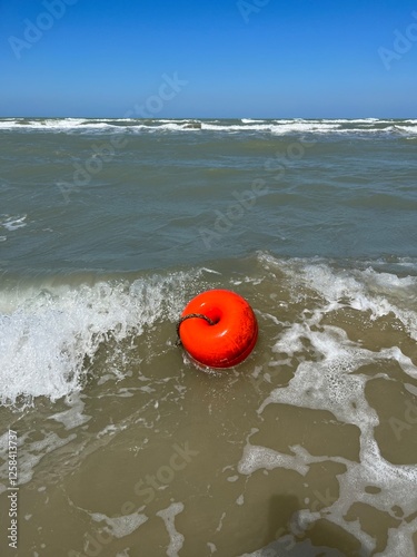Rote Boje im Meer