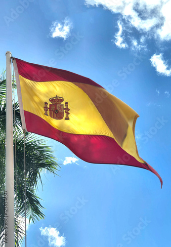 Obraz na płótnie image of the Spanish flag waving in the blue sky w salonie