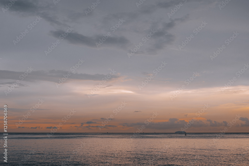 Fototapeta premium sunset over the sea