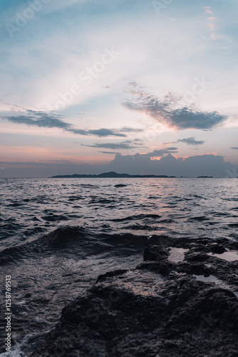 Fototapeta Naklejka Na Ścianę i Meble -  sunrise over the sea