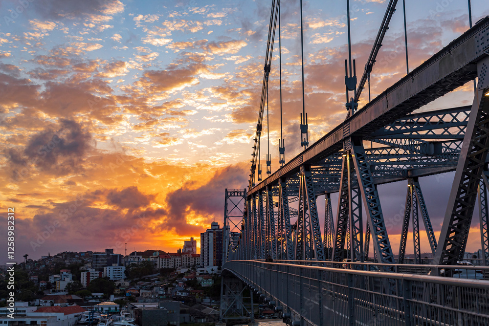 Obraz premium pôr do sol Florianópolis Santa Catarina Brasil ponte Hercílio Luz