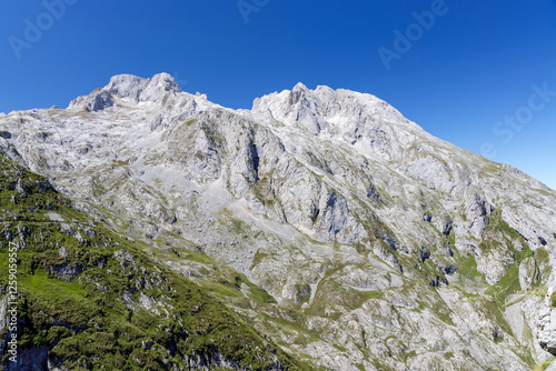 Obraz na płótnie Natural Park of Picos de Europa w salonie