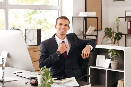 Handsome businessman smilin...