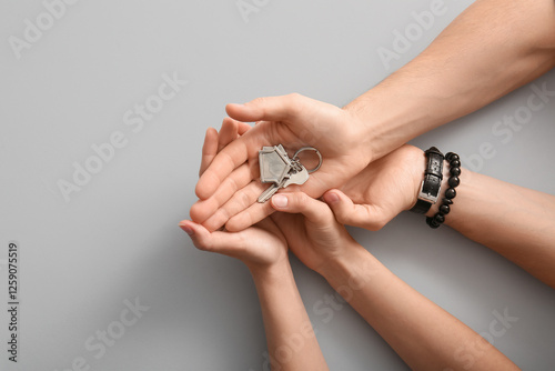 Couple holding key from hou...