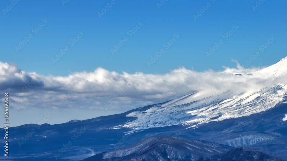 冠雪した富士山と青空の望遠風景 冠雪した富士山と青空の望遠風景