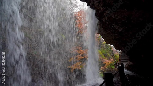 長野県上高井郡高山村　秋の雷滝