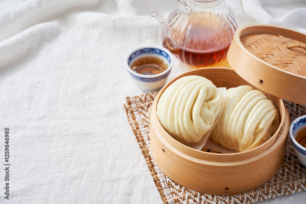 蒸籠で蒸したふわふわ花巻 – 中華蒸しパン