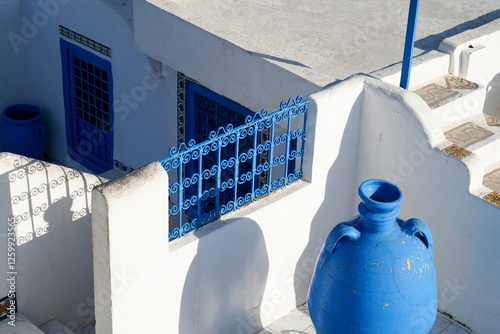 Il caratteristico villaggio di Sidi Bousaid si trova vicino a Cartagine e si distingue per i colori bianco e azzurro delle sue case. Cartagine, Tunisia, Africa del Nord photo