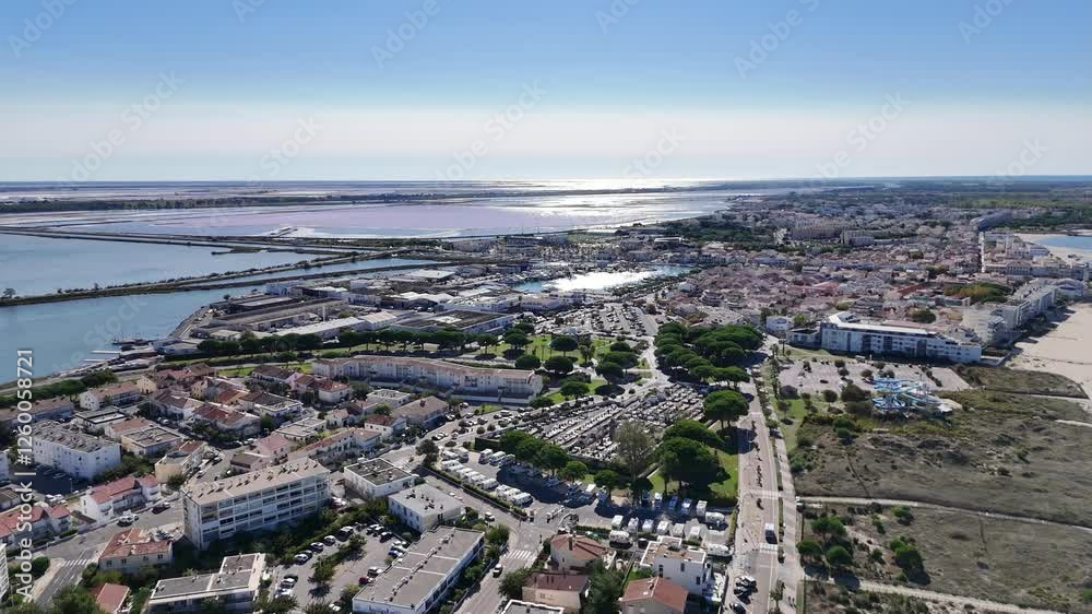survol du grau-du-roi et port Camargue en Occitanie dans le sud de la France