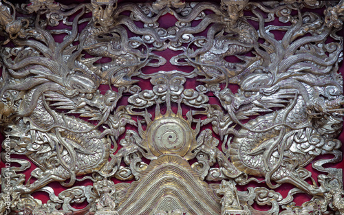 Obraz na płótnie Elaborate sculptures on ceiling design inside the Buddhist temple of Wat Dhammakatanyu (Xian Lo Dai Tien Gong). Taiwanese art style, Look up, use it as your Wallpaper, Poster and Space for text. w salonie
