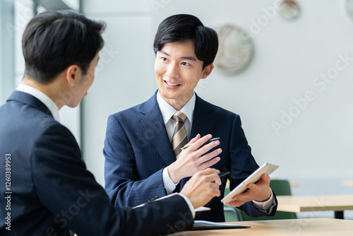 営業する若いビジネスマン　撮影協力:スカパー東京メディアセンター