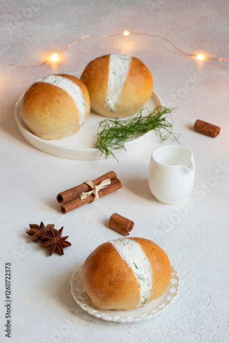 Maritozzi with cream, fennel and pepper