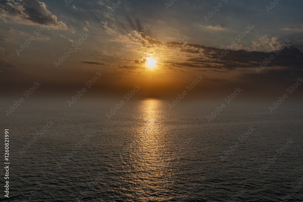 Obraz premium View of a sunset in the Arabian sea