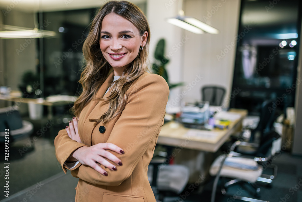 Obraz premium Young blonde businesswoman posing confidently in a professional setting