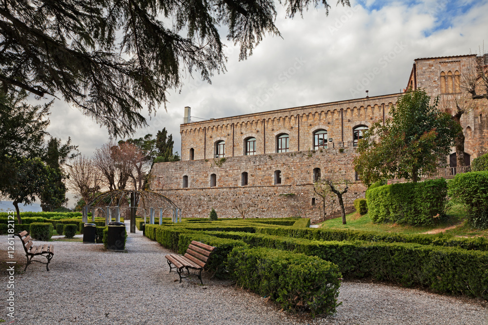 Fototapeta premium Montepulciano, Siena, Tuscany, Italy: the ancient Medici fortress and garden on top of the medieval Tuscan village overlooking the Valdichiana and the Val d'Orcia countryside