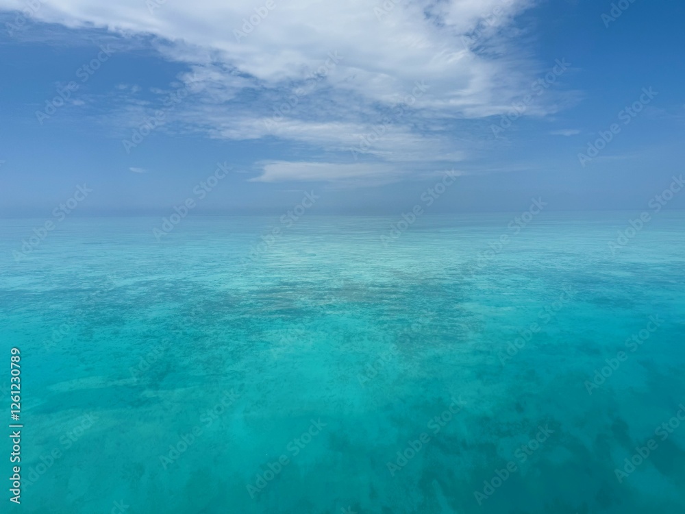 Ocean, seabed, horizon, sky and clouds Ocean, seabed, horizon, sky and clouds