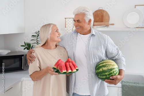 Mature couple with fresh wa...