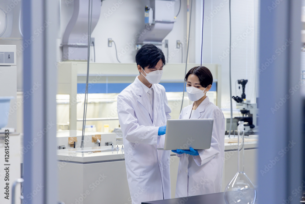 Obraz premium 研究室 開発 実験室 臨床検査 バイオテクノロジー 新薬