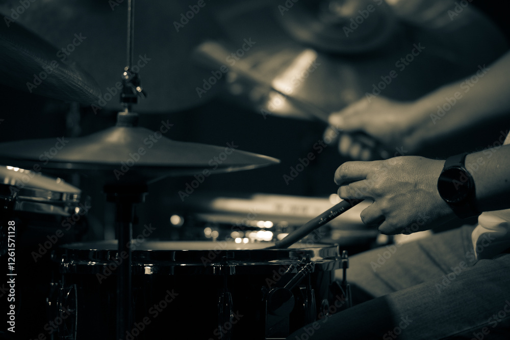 Obraz premium Jazz Drummer in Action