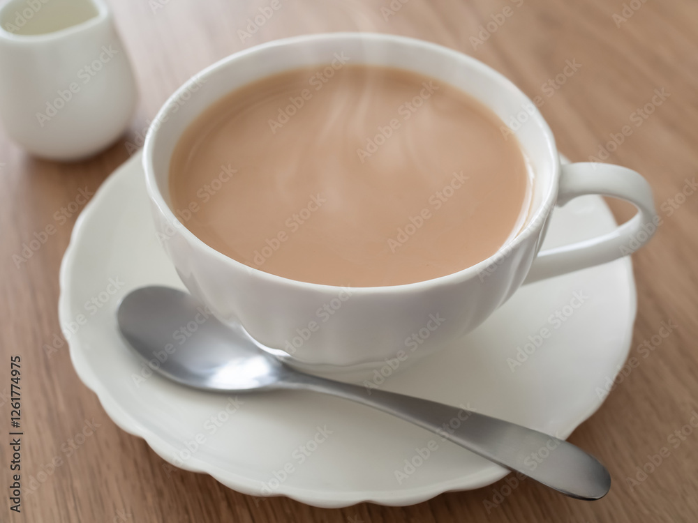 カップの中のホットミルクティー