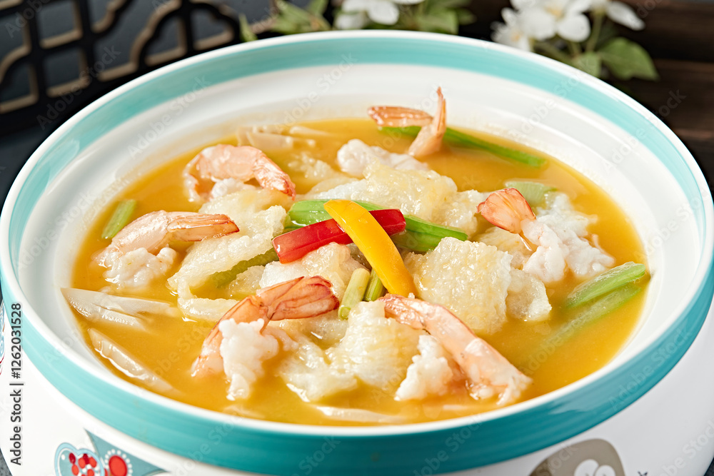 Colorful pepper and loofah soup with winter bamboo shoots, fish maw and prawns Colorful pepper and loofah soup with winter bamboo shoots, fish maw and prawns
