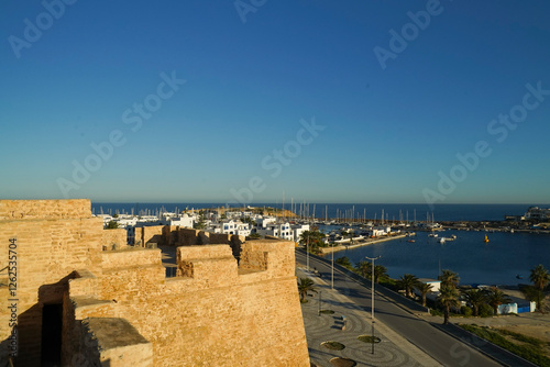 Wallpaper Mural Il Ribat Harthema di Monastir  è circondato da possenti mura difensive e sovrastato da una torre di guardia posta al centro della struttura fu set di alcune scene del Gesù di Nazareth di  Zeffirelli Torontodigital.ca