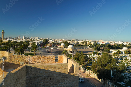 Il Ribat Harthema di Monastir  è circondato da possenti mura difensive e sovrastato da una torre di guardia posta al centro della struttura fu set di alcune scene del Gesù di Nazareth di  Zeffirelli photo