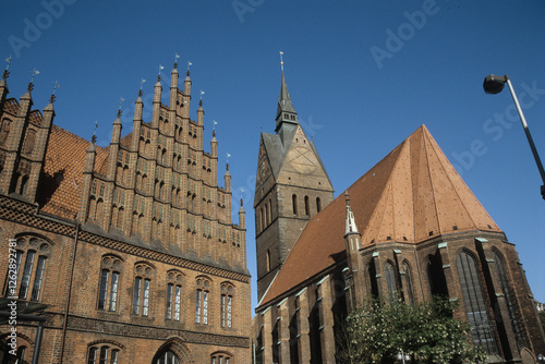 Das Alte Rathaus und die Marktkirche in Hannover photo