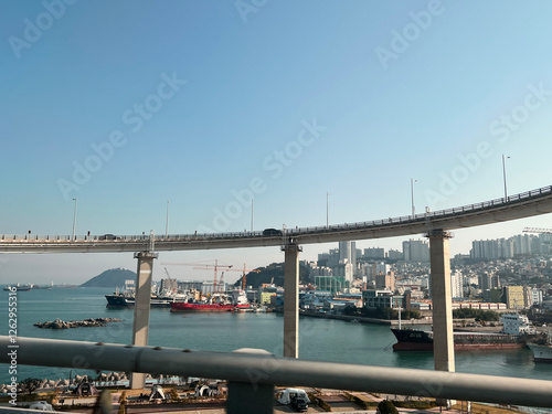 Obraz na płótnie Harbor and highway in Busan w salonie