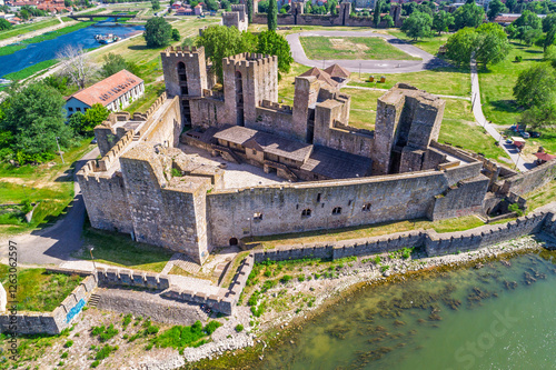 Foto Smederevo fortress, aerial drone view of City in Serbia