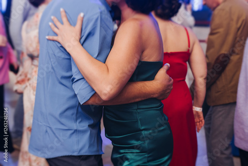Fotografía High school graduates dancing on prom, waltz and classical ball slow dance in dr