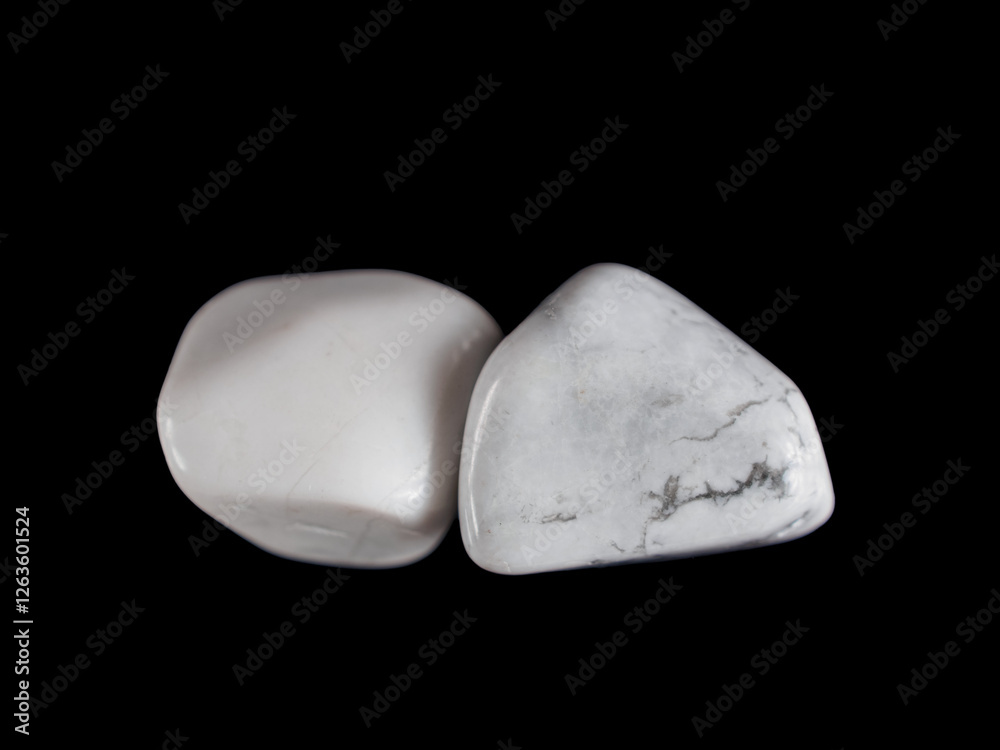 Howlite is a snow-white mineral with gray veins, symbolizing calmness and tranquility. Howlite is a snow-white mineral with gray veins, symbolizing calmness and tranquility.