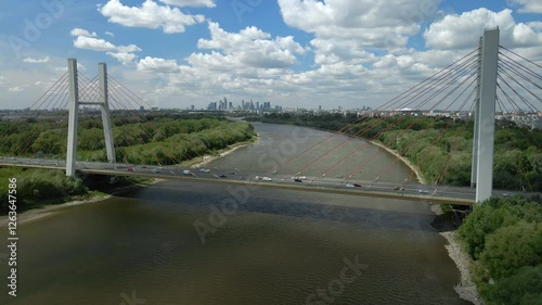 Most Siekierkowski, rzeka Wisła, w tle centrum miasta, Warszawa, Polska, Mazowsze. photo