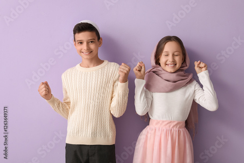 Little Muslim children maki...