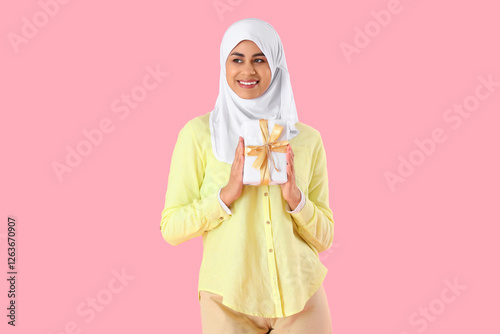 Muslim woman with gift box ...