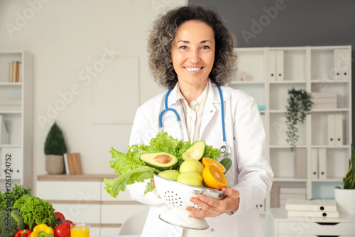 Mature female nutritionist ...