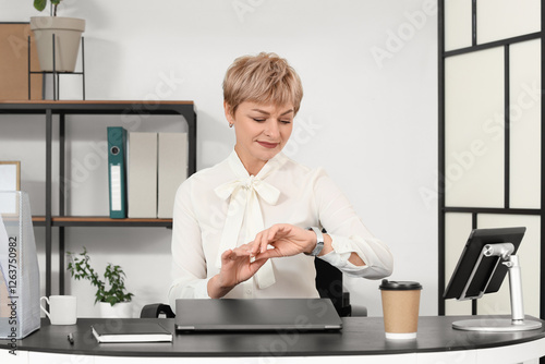 Mature businesswoman lookin...