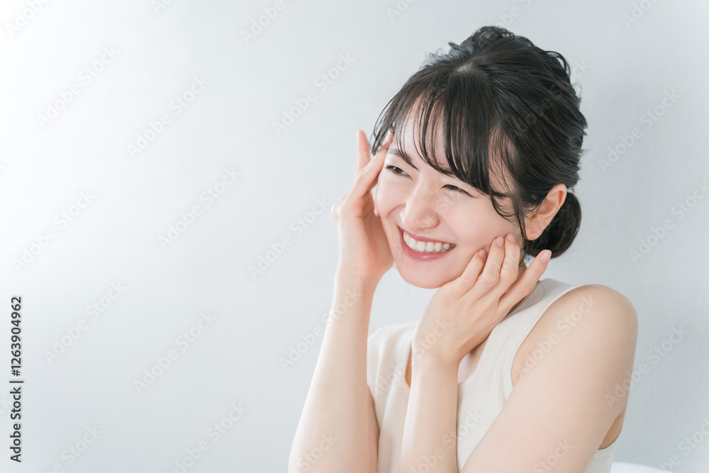 美容・エステ・スキンケア・コスメ・アンチエイジングのイメージのアジア人女性
