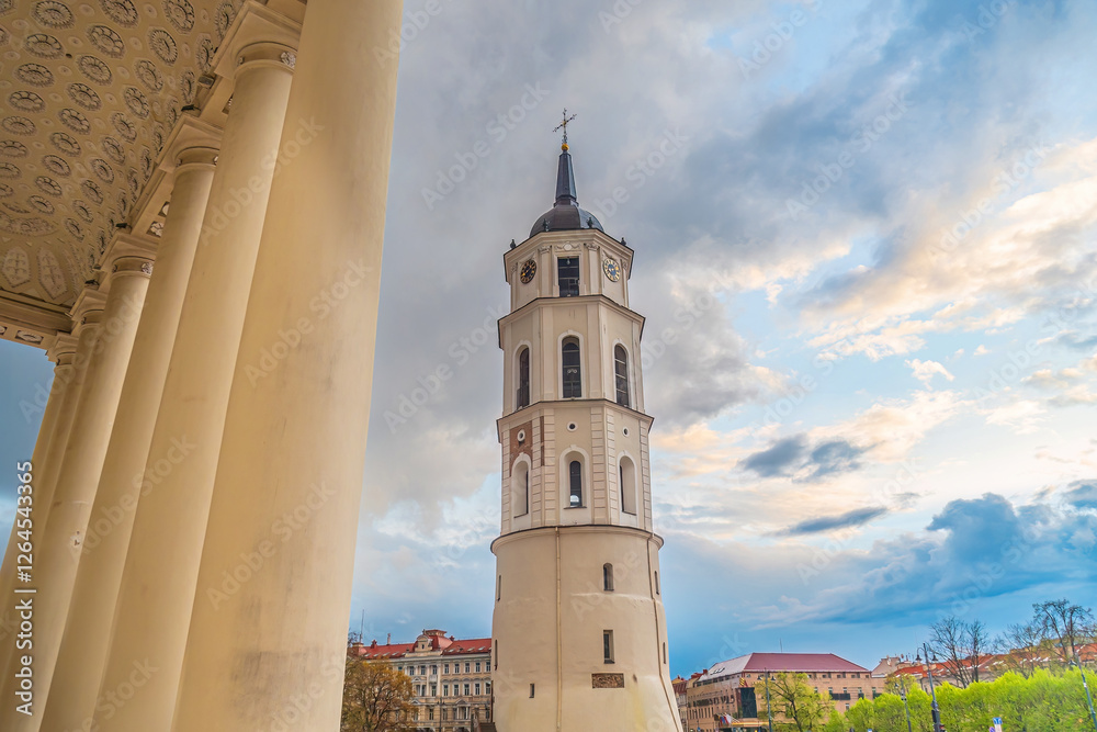 Fototapeta premium Bell Tower of Vilnius Cathedral with downtown Vilnius city skyline, cityscape of Lithuania