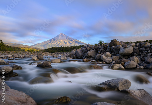 Obraz na płótnie Mt Taranaki with Stonely River in the foreground. New Zealand. w salonie