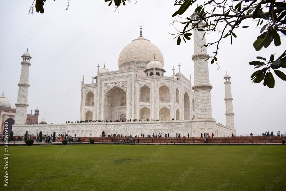 Obraz premium Amazing view of Taj Mahal which is among seven world wonders. Famous Indian Islamic heritage at cloudy day, Taj Mahal located at south bank of the Yamuna River