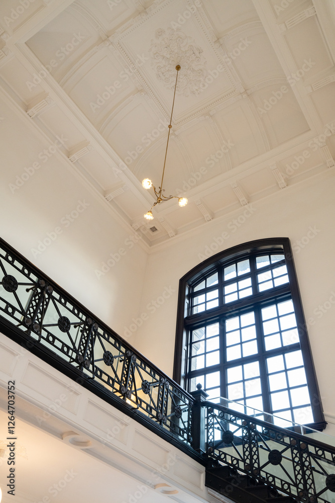 Obraz premium 吹き抜けの天井